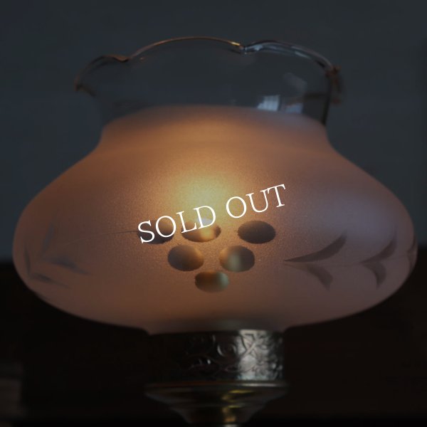 USAヴィンテージフロストガラス製フリルチムニー付テーブルランプ|アンティーク卓上照明ライト