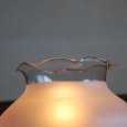 USAヴィンテージフロストガラス製フリルチムニー付テーブルランプ｜アンティーク卓上照明ライト