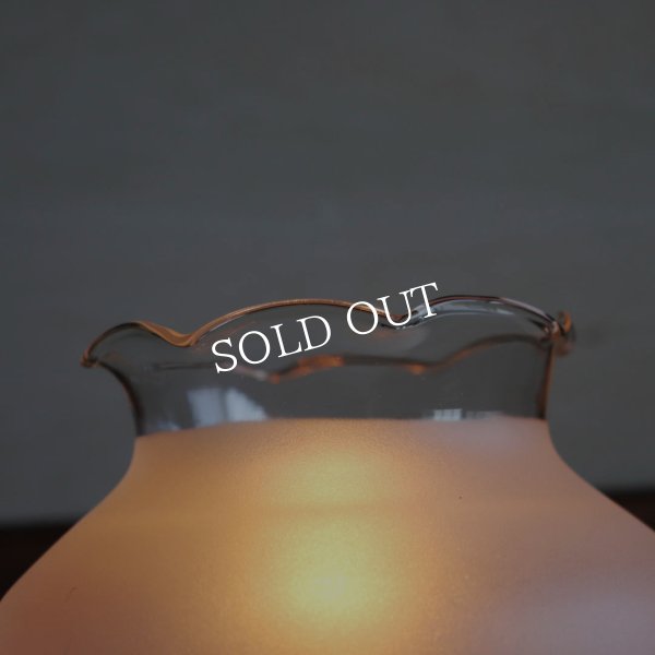 USAヴィンテージフロストガラス製フリルチムニー付テーブルランプ|アンティーク卓上照明ライト