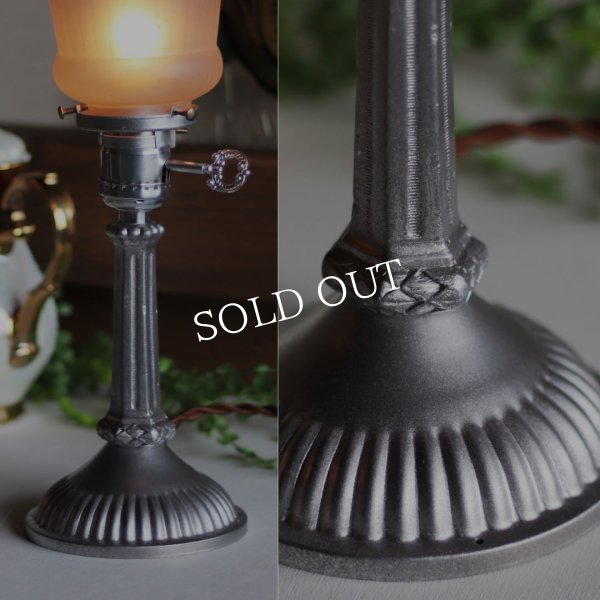 【薄紫】USAヴィンテージテーブルライト照明・雷文柄フロストガラスシェード｜アンティーク卓上ランプ