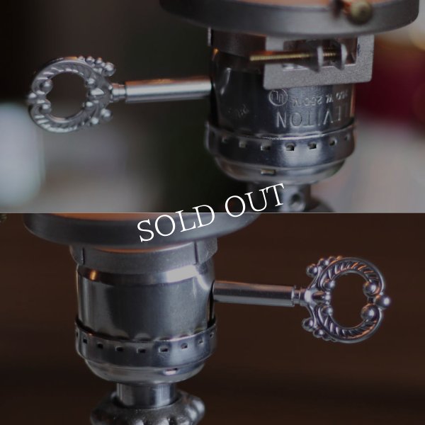 【薄紫】USAヴィンテージテーブルライト照明・雷文柄フロストガラスシェード｜アンティーク卓上ランプ