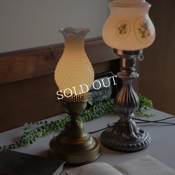 ミルクガラスホブネイルフリルシェードテーブルライト｜アンティーク卓上照明USAヴィンテージ・ミッドセンチュリー