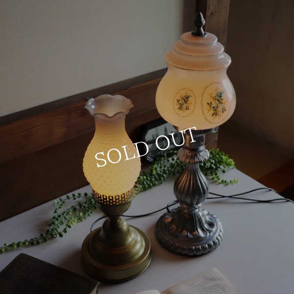 ミルクガラスホブネイルフリルシェードテーブルライト｜アンティーク卓上照明USAヴィンテージ・ミッドセンチュリー