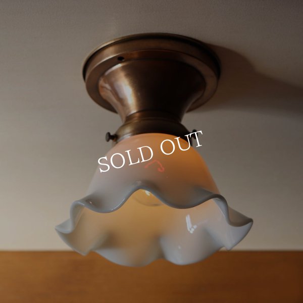 【天井直付け】USAヴィンテージフリルミルクガラスシェードのシーリングライト｜天井照明