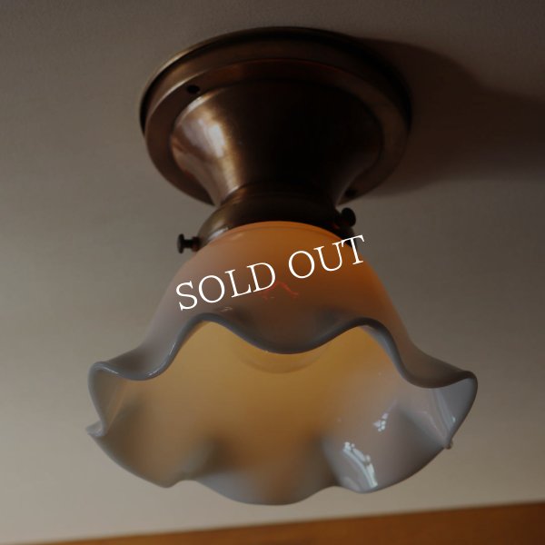 【天井直付け】USAヴィンテージフリルミルクガラスシェードのシーリングライト｜天井照明