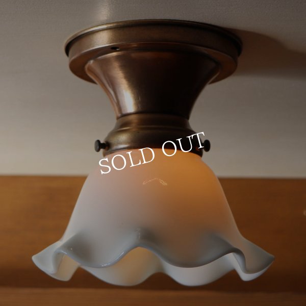 【天井直付け】USAヴィンテージフリルミルクガラスシェードのシーリングライト｜天井照明