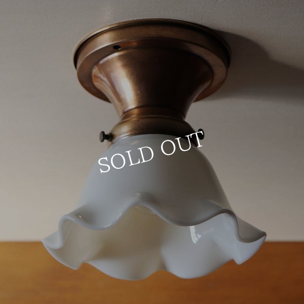 【天井直付け】USAヴィンテージフリルミルクガラスシェードのシーリングライト｜天井照明