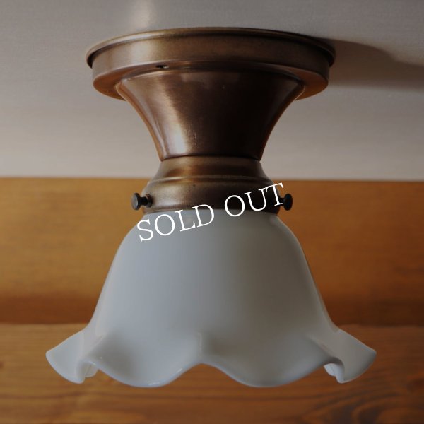 【天井直付け】USAヴィンテージフリルミルクガラスシェードのシーリングライト｜天井照明