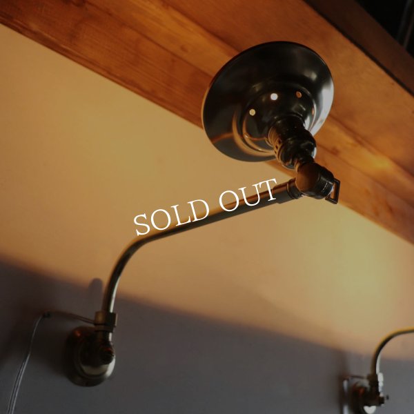 ヴィンテージミニシェード付き真鍮製インダストリアルブラケットライト｜工業系壁掛け照明