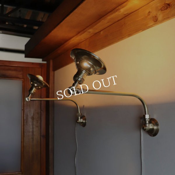 ヴィンテージミニシェード付き真鍮製インダストリアルブラケットライト｜工業系壁掛け照明