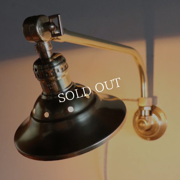 ヴィンテージミニシェード付き真鍮製インダストリアルブラケットライト｜工業系壁掛け照明