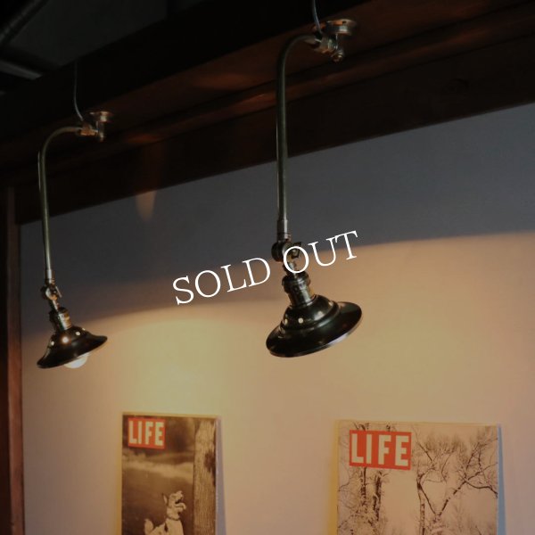 ヴィンテージミニシェード付き真鍮製インダストリアルブラケットライト｜工業系壁掛け照明