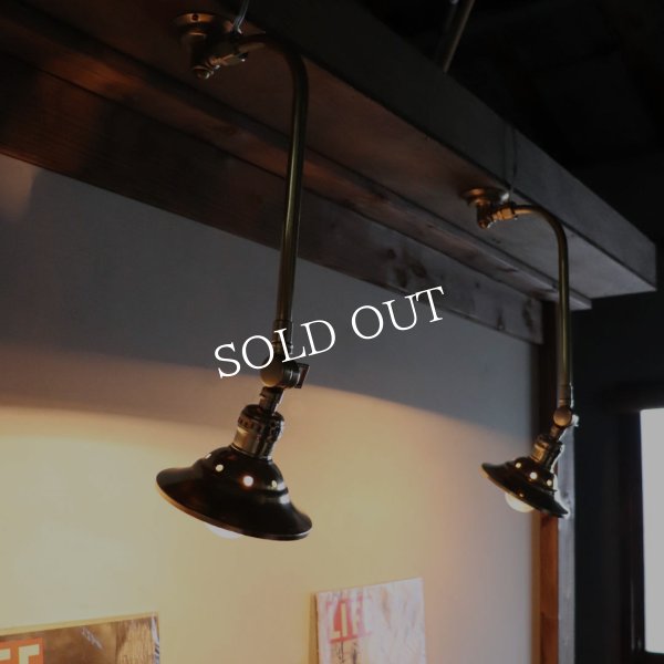 ヴィンテージミニシェード付き真鍮製インダストリアルブラケットライト｜工業系壁掛け照明