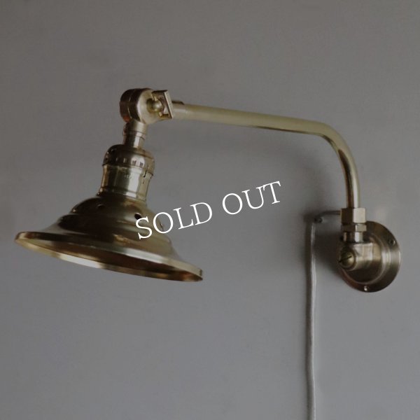 ヴィンテージミニシェード付き真鍮製インダストリアルブラケットライト｜工業系壁掛け照明