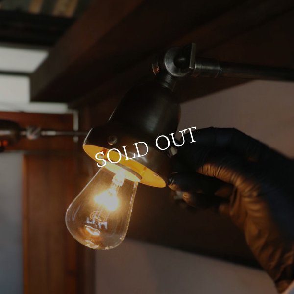 ヴィンテージベル型カップ付き古美色真鍮製インダストリアルブラケットライト