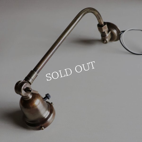 ヴィンテージベル型カップ付き古美色真鍮製インダストリアルブラケットライト