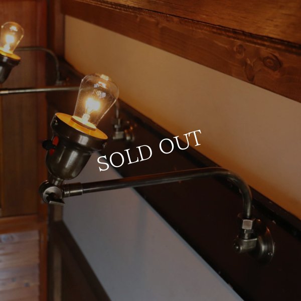 ヴィンテージベル型カップ付き古美色真鍮製インダストリアルブラケットライト