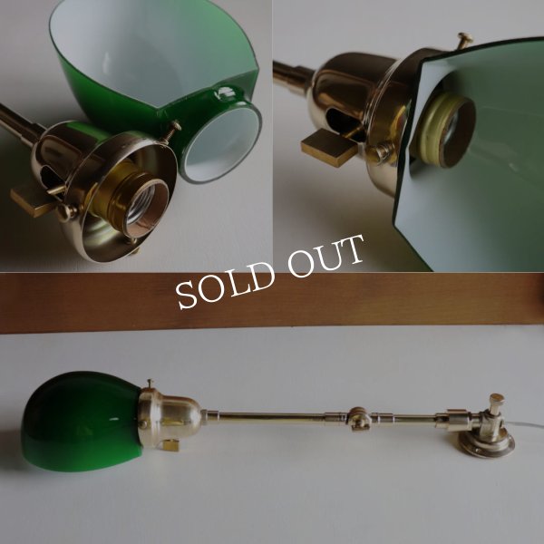 グリーンガラスシェード真鍮製スウィングアームブラケットライト｜インダストリアル壁掛け照明