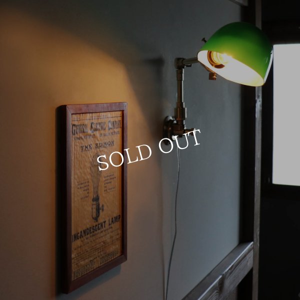 グリーンガラスシェード真鍮製スウィングアームブラケットライト｜インダストリアル壁掛け照明