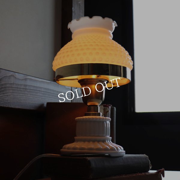 USAヴィンテージミルクガラス製ホブネイルフリルシェードテーブルライト｜アンティーク卓上照明ランプ