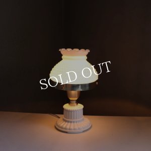 USAヴィンテージミルクガラス製ホブネイルフリルシェードテーブル