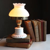 画像1: USAヴィンテージミルクガラス製ホブネイルフリルシェードテーブルライト｜アンティーク卓上照明ランプ