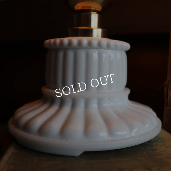 USAヴィンテージミルクガラス製ホブネイルフリルシェードテーブルライト｜アンティーク卓上照明ランプ