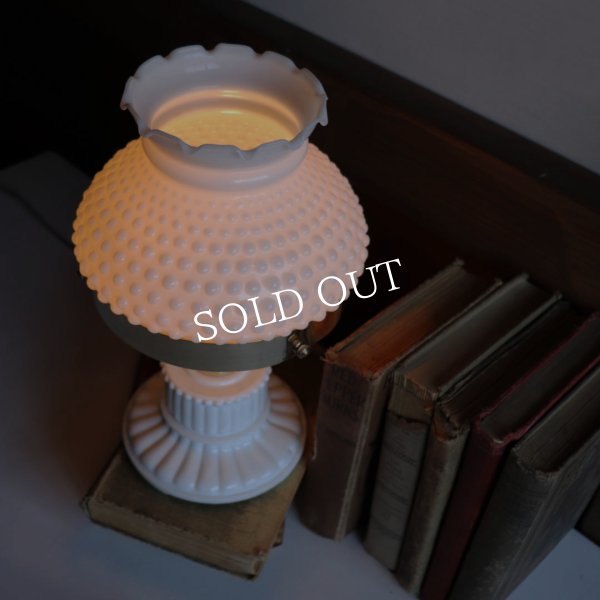 USAヴィンテージミルクガラス製ホブネイルフリルシェードテーブルライト｜アンティーク卓上照明ランプ