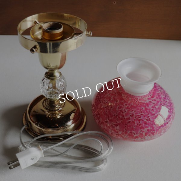 USAヴィンテージマーブルクランベリーのミルクガラスシェードテーブルライト｜アンティーク卓上照明