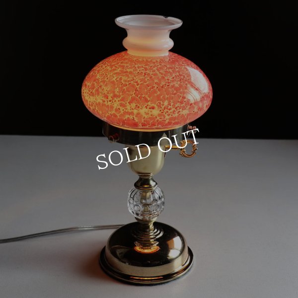 USAヴィンテージマーブルクランベリーのミルクガラスシェードテーブルライト｜アンティーク卓上照明
