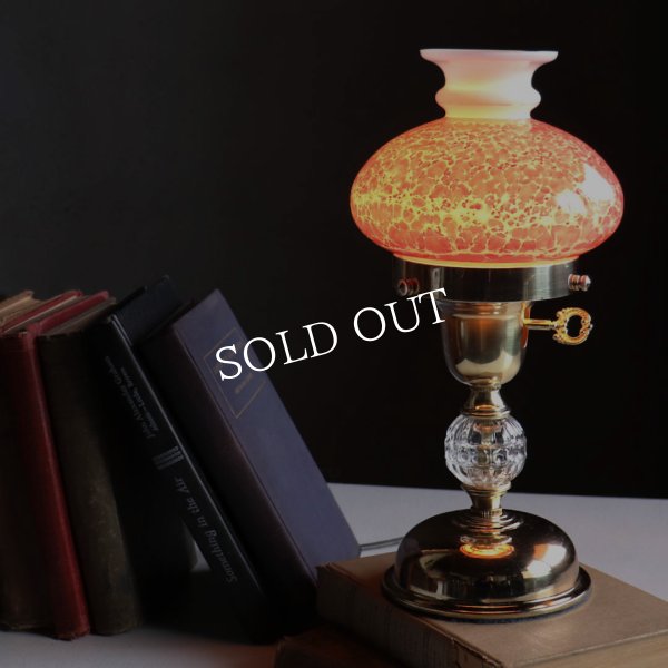 USAヴィンテージマーブルクランベリーのミルクガラスシェードテーブルライト｜アンティーク卓上照明