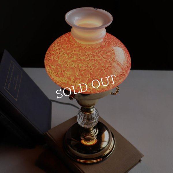 USAヴィンテージマーブルクランベリーのミルクガラスシェードテーブルライト｜アンティーク卓上照明