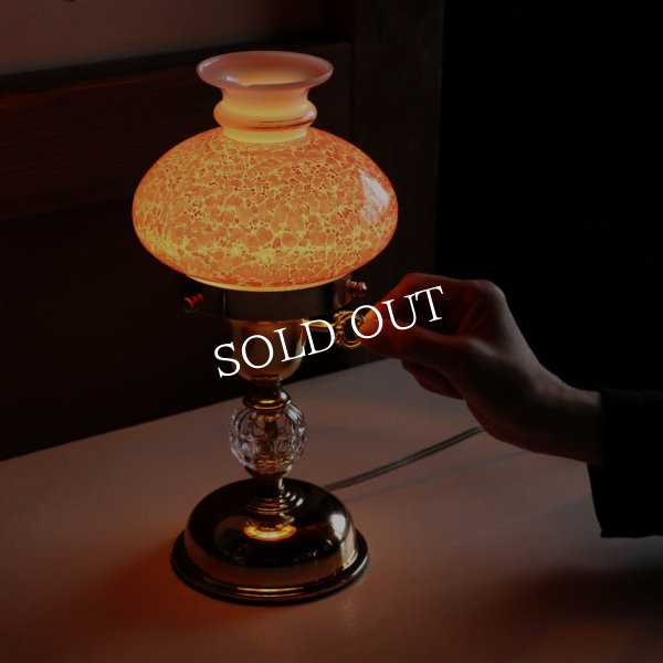 USAヴィンテージマーブルクランベリーのミルクガラスシェードテーブルライト｜アンティーク卓上照明