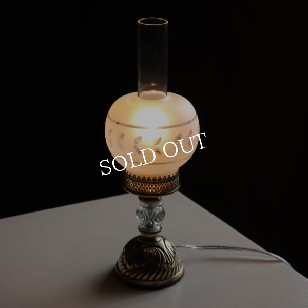 USAヴィンテージボールチムニーシェードテーブルライト｜オイルランプ調アンティーク卓上照明