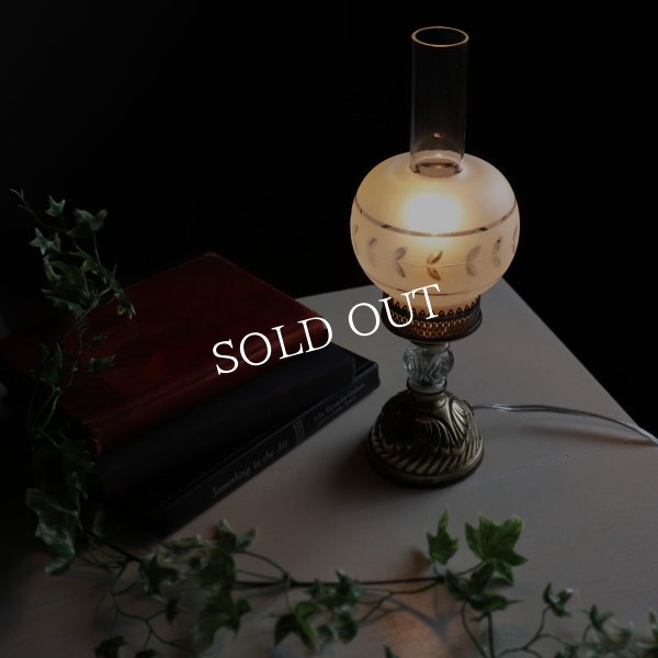 USAヴィンテージボールチムニーシェードテーブルライト｜オイルランプ調アンティーク卓上照明