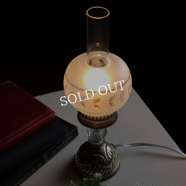 USAヴィンテージボールチムニーシェードテーブルライト｜オイルランプ調アンティーク卓上照明