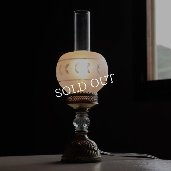 USAヴィンテージボールチムニーシェードテーブルライト｜オイルランプ調アンティーク卓上照明