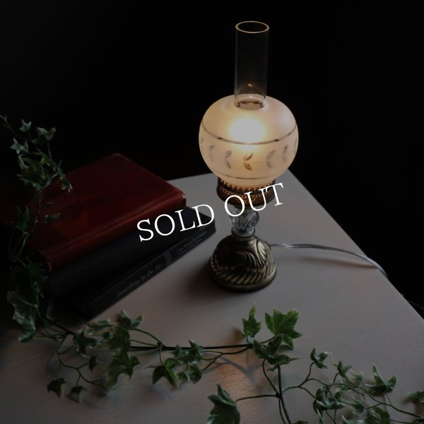 USAヴィンテージボールチムニーシェードテーブルライト｜オイルランプ調アンティーク卓上照明