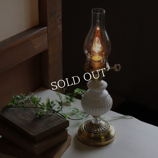 USAヴィンテージオイルランプ型ホブネイルミルクガラス製テーブルライト｜アンティーク卓上照明