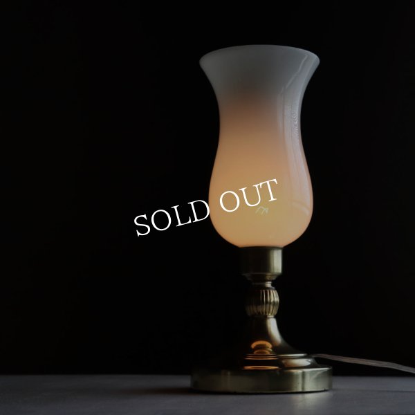 USAヴィンテージミルクガラスチムニーシェード真鍮テーブルライト｜アンティーク卓上照明