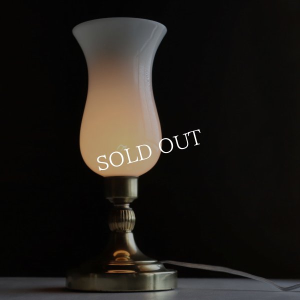 USAヴィンテージミルクガラスチムニーシェード真鍮テーブルライト｜アンティーク卓上照明