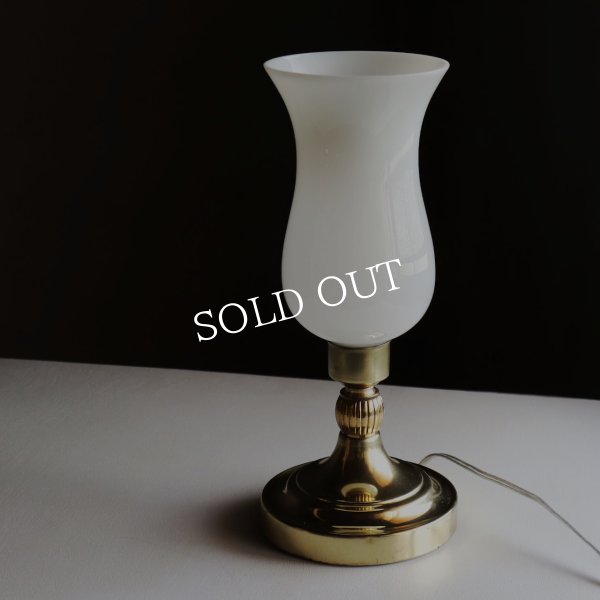 USAヴィンテージミルクガラスチムニーシェード真鍮テーブルライト｜アンティーク卓上照明