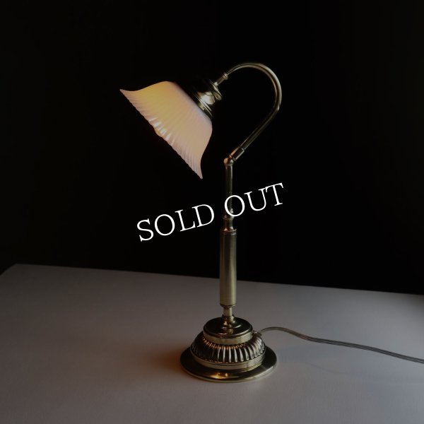 USAヴィンテージミルクガラスフリルシェード真鍮テーブルライト｜アンティークオパリンガラス乳白色硝子卓上照明