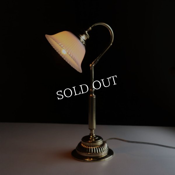 USAヴィンテージミルクガラスフリルシェード真鍮テーブルライト｜アンティークオパリンガラス乳白色硝子卓上照明