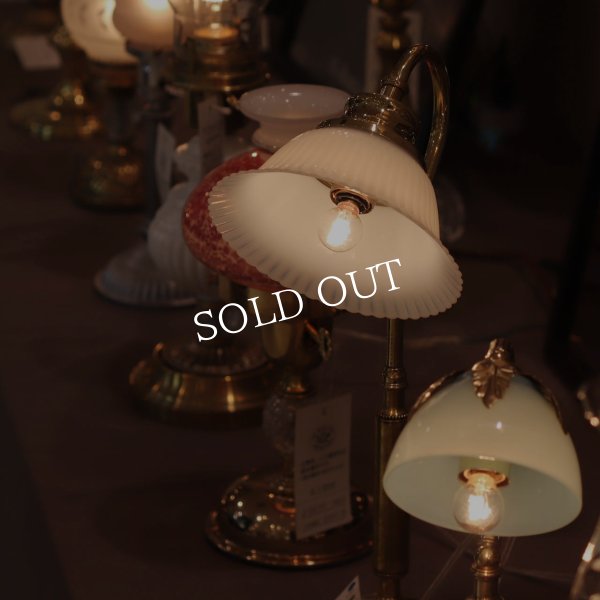 USAヴィンテージミルクガラスフリルシェード真鍮テーブルライト｜アンティークオパリンガラス乳白色硝子卓上照明