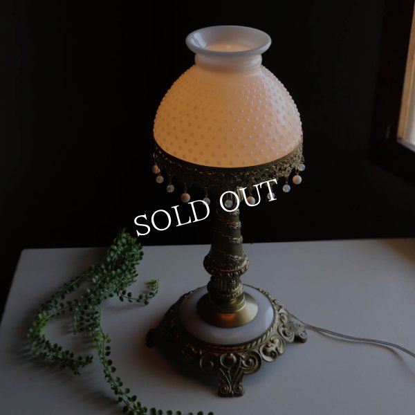 USAヴィンテージホブネイルミルクガラステーブルライト｜ヴィクトリアンランプ卓上照明