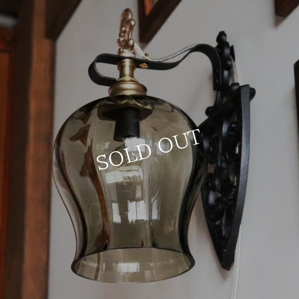 USAヴィンテージスモークガラス付アイアンブラケットライト壁掛け照明｜アイロン五徳アンティークランプ