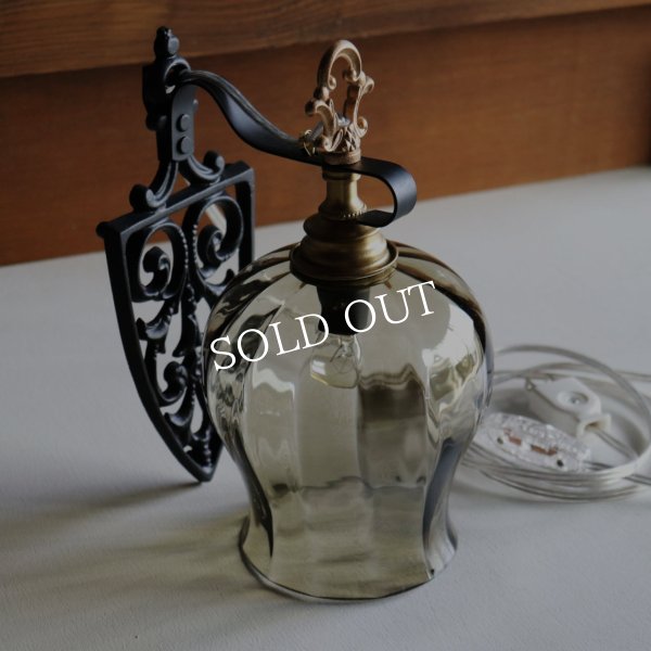 USAヴィンテージスモークガラス付アイアンブラケットライト壁掛け照明｜アイロン五徳アンティークランプ