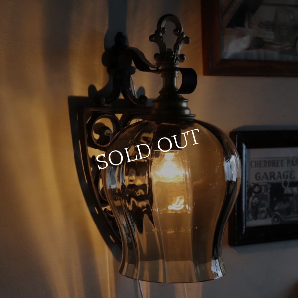 USAヴィンテージスモークガラス付アイアンブラケットライト壁掛け照明｜アイロン五徳アンティークランプ