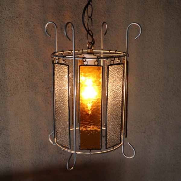 ヴィンテージアンバーガラス＆梨地ガラスのステンドグラスペンダントライト｜吊下げ照明ランプ琥珀クリア古硝子